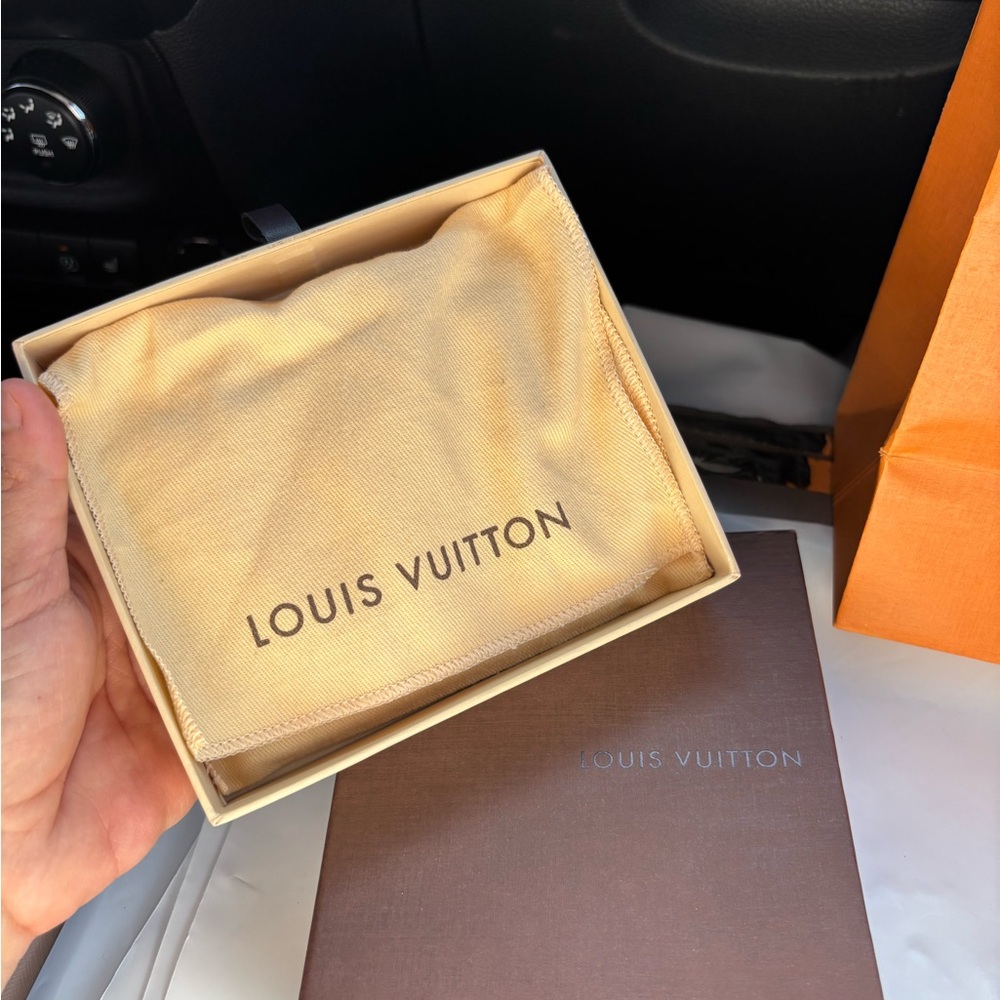 Authentic Louis Vuitton Brown Monogram Card Holder For men’s - Picture 6 of 7